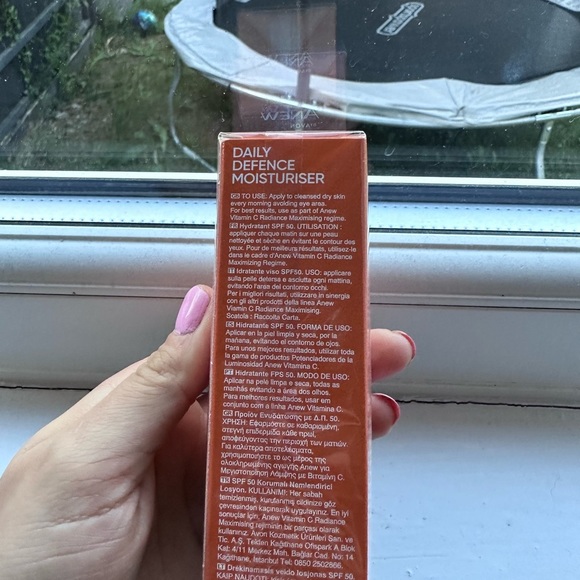 ANEW Daily Defence Vitamin C SPF50 Moisturiser, sun screen primer 3in1 - Picture 4 of 5